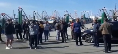 Peshkatarët e Durrësit nisin 1 majin me protestë:Furnizohemi me çmim nafte shumë më të lartë se ai i bursës