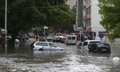 Foto/ Ankaraja nën ujë, operacione për të shpëtuar banorët