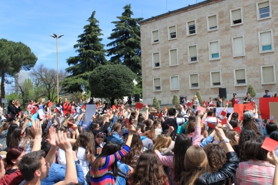 Sondazhi/ Shumica e studentëve: Jo dialog me mashtruesin