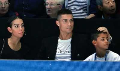 Cristiano Ronaldo fotografohet me djalin dhe të dashurën, thashethemet e fundit vetëm i kanë afruar
