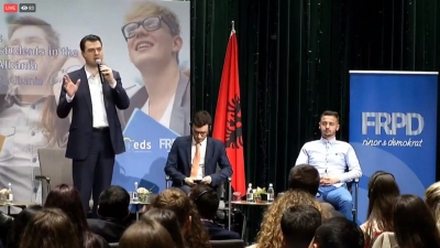 VIDEO/ Basha nis takimin me 300 studentë nga Evropa: Rinia evropiane, në krah të rinisë shqiptare