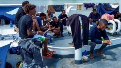 Anija me emigrantët e bllokuar në Itali, Shqipëria do të marrë plot 20 refugjatë