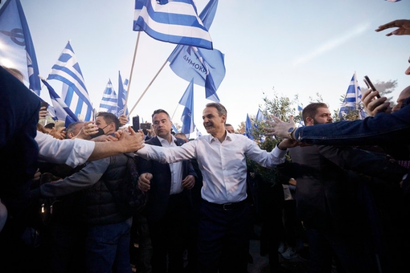 Zgjedhjet në Greqi: Mitsotaqis i qendrës së djathtë përshëndet fitoren e madhe, por i duhet shumica