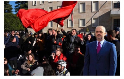 Berisha thirrje të gjithë shqiptarëve: Në orën 17:00 të gjithë para Kryeministrisë