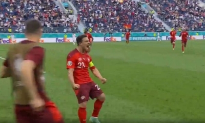 Gooooooool! Zvicra barazon ndaj Spanjës, shënon Shaqiri. Shikoni çfarë goli realizon shqiptari...