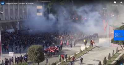 “Euronews”  transmeton live protestën