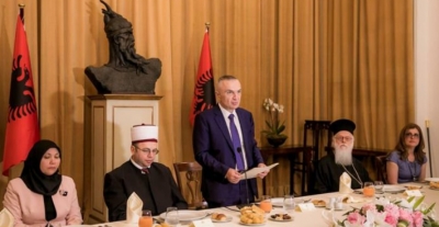 Meta shtron iftari për Ramazan: Vlerësoj sakrificën e besimtarëve në përkushtimin ndaj Zotit