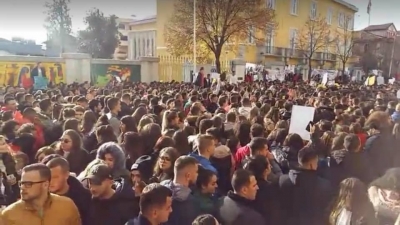 Studentët e kanë kuptuar se kanceri që ka mbërthyer Shqipërinë i ka rrënjët e thella