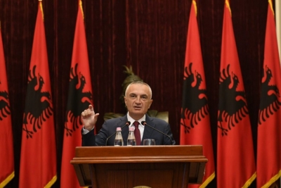 “Kush e ndjen vetën puçist është i alertuar”, Presidenti Meta pas mesazhit të ambasadës amerikane në Tiranë: Më 2 mars do vijnë qindra shqiptaro- amerikane