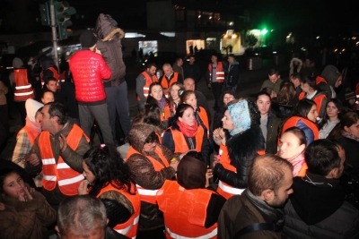 Mesazhi i fortë nga protesta e Unazës së Re: "Gjaku në gju të vejë, shtëpitë nuk i lëmë"
