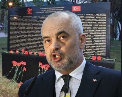 Zëri i Amerikës: Enigmat e memorialit turk në Tiranë, heshtja e qeverisë Rama
