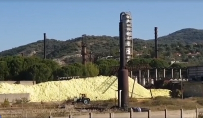 Zëri i Amerikës: Rafineria e Ballshit ndërpret aktivitetin