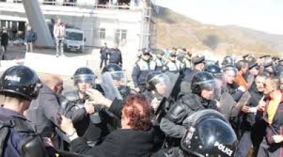 Që nga arrestimi i paligjshëm e deri te trajtimi ç&#039;njerëzor, publikohen shkeljet ndaj protestuesëve kuksianë