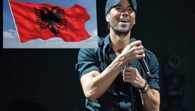 Enrique Iglesias mban flamurin shqiptar, koncerti në shtetin fqinj