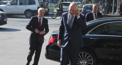 &#039;Zhduku mos të të shoh më&#039;/ Rama shkarkon nga detyra Lleshajn