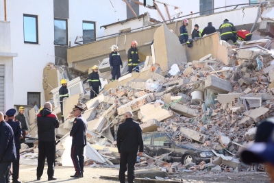 Urdhëri skandaloz/ Punonjësit e policisë detyrohen të japin para nga rroga për dëmet e tërmetit