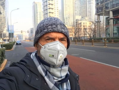 Koronavirusi i frikshëm/ Ambasadori shqiptar në Pekin: Mos hajdeni në Kinë