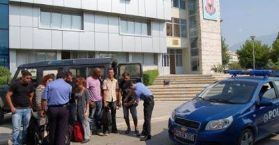 Transportonin ilegalisht klandestinë afganë, pranga 3 taksistëve
