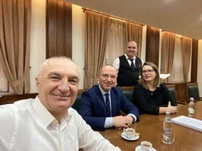 Kushtetuesja mban seancën për shqyrtimin e shkarkimit, Ilir Meta publikon fotot në rrjetet sociale/ Ja mesazhi i Presidentit