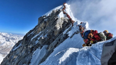 Fotoja që shokoi alpinizmin: trafik në majë të Everestit!