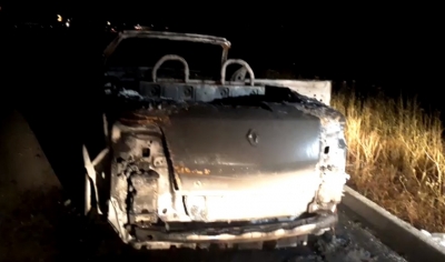 Makina shkrumbohet nga flakët në Vlorë-Levan