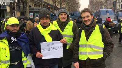 Studentët shqiptarë në Francë, solidaritet me studentët para Kryeministrisë: Mos u dorëzoni!