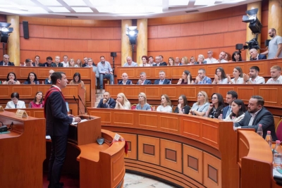 Pesë fakte ‘paradoksale’ të Tiranës në 100 vjetorin e themelimit kryeqytet. Për herë të parë në këshillin bashkiak nuk ka…