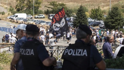 Varrimi i kryetifozit të Lazios “mik” i bandave shqiptare, flamuj dhe luks në ceremoninë mortore