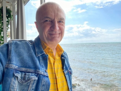 Presidenti Meta shfaqet me ngjyra pranë detit: Durrësi, përgjithmonë Pranverë!