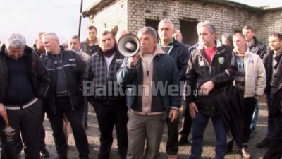 Pukë/ Minatorët në protestë, bllokojnë fabrikën prej ditësh