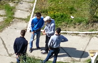 Droga në Tiranë, afër shkollave 9-vjeçare. E lehtë, edhe në Korçë