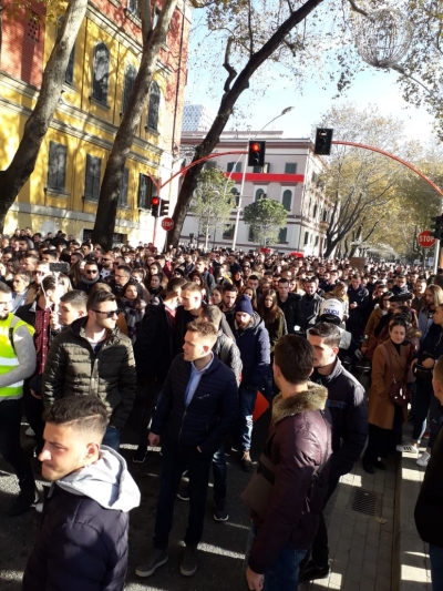 Qytetarët në mbështetje të protestës së studentëve