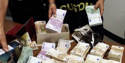 Itali, shqiptarët kapen me drogë dhe rreth 12 mijë euro false