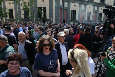 Protesta qytetare kundër korrupsionit bashkiak, Argita Malltezi iu bashkohet qytetarëve