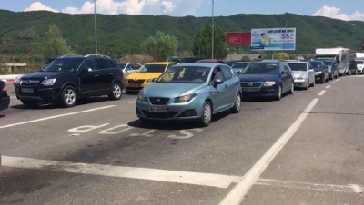 Radhë kilometrike në Muriqan, makina prej 3 orësh në radhë