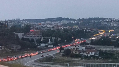 Foto-Lajm/ Trafik i rënduar në unazë, qindra makina të bllokuara