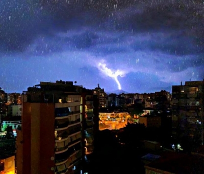 Përmbytet Tirana, Veliaj lan duart me këshilla në facebook(Foto+ VIDEO)