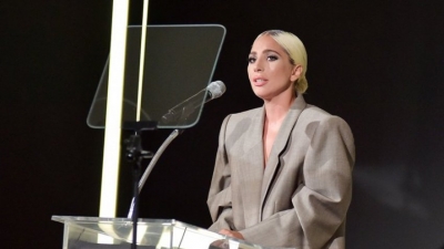 Lady Gaga fjalim emocional në Hollivud, përlotet teksa rrëfen dhunën seksuale