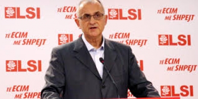 Vasili:  &#039;Fjalori i kryeministrit bajat si tepsia