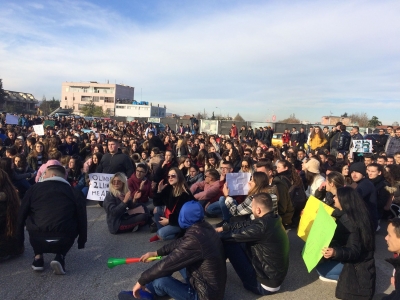 Studentët e Kamzës nisen më këmbë drejt Tiranës