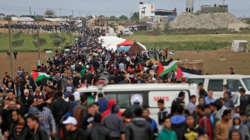 Palestinezët mblidhen me mijëra në protestë për kufirin Gaza-Izrael
