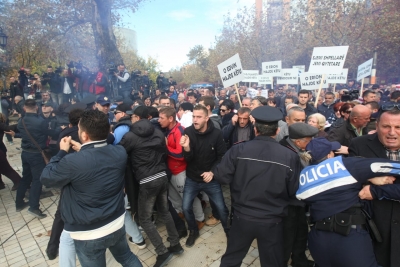 Policia shantazhoi protestuesit, Opozita e Bashkuar del në një deklaratë: Iku koha e kërcënimeve