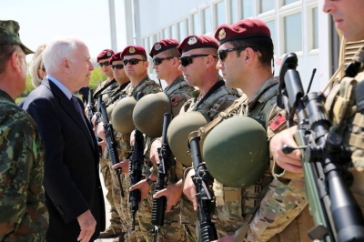 Ambasada amerikane nxjerr foton e 2-të historike mbi miqësinë SHBA - Shqipëri
