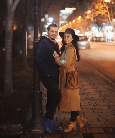 Aktori nxjerr foton me gruan, fansat e “kryqëzojnë”