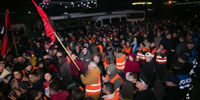 Banorët e &quot;Unazës&quot; ndezin protestën: Nesër, të gjithë para Parlamentit