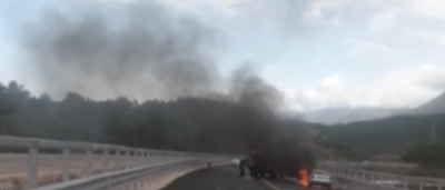 Makina merr flakë në Tiranë-Elbasan, udhëtonte një familje e re