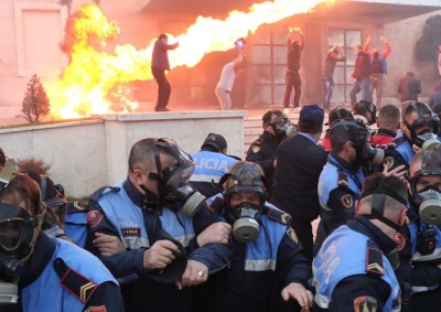 Gënjeshtra e madhe e Policisë së Shtetit/ Bardhi: Ja e vërteta e policëve të ‘dhunuar’ në protestë …