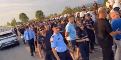 Thumanë-Kashar/ Banori: Balluku me pushime kur ne u rrahëm nga policia! Protesta ndalen kur...