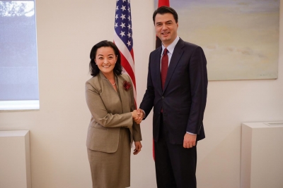 Takimi me Bashën, ambasada e SHBA: Yuri Kim nxiti të gjitha palët të qëndrojnë në tryezë dhe të përfundojnë një kod zgjedhor!