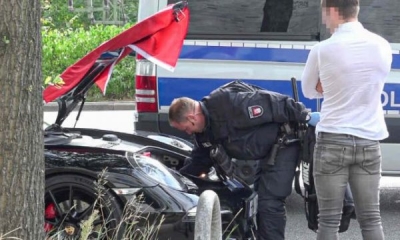 Policia gjermane ndalon dasmorët shqiptarë, në makina gjenden gëzhoja, drogë dhe bomba tymuese